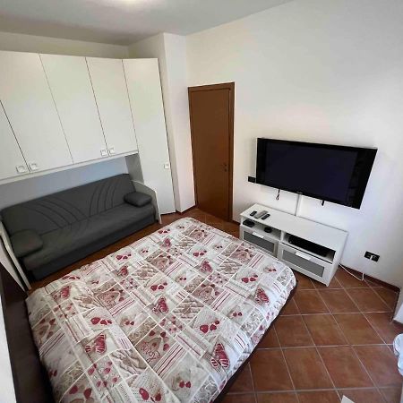 Piccolo Monolocale Confortevole Vicino A Milano 코르마노 외부 사진